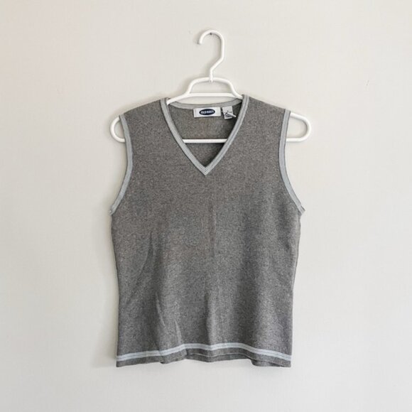 Old Navy Gray Sleeveless Sweatervest Top. Like new! Size M - Picture 1 of 4